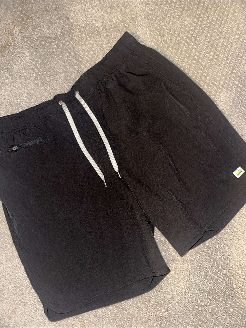 Like new! Vuori 7" Banks Athletic Black Men's Shorts - XL